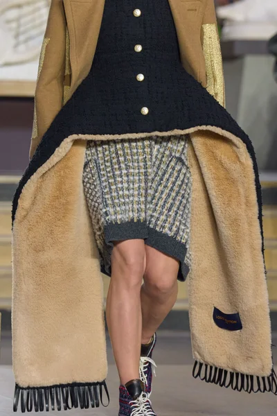 Look 25